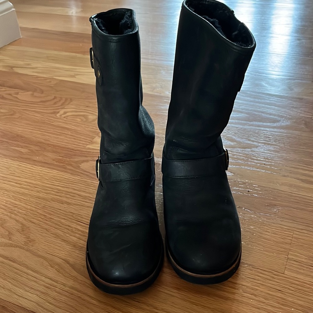 Black Uggs